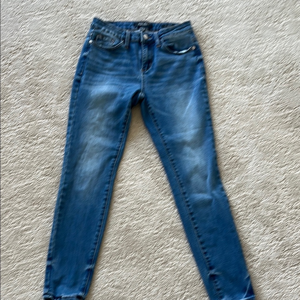 Blue Skinny Jeans with Faded Details and Tapered Fit